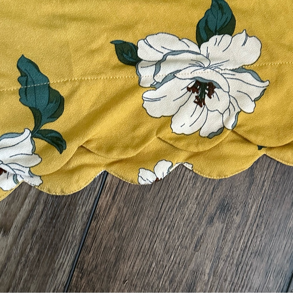 Faith and Joy floral scalloped edge tank - Picture 3 of 6